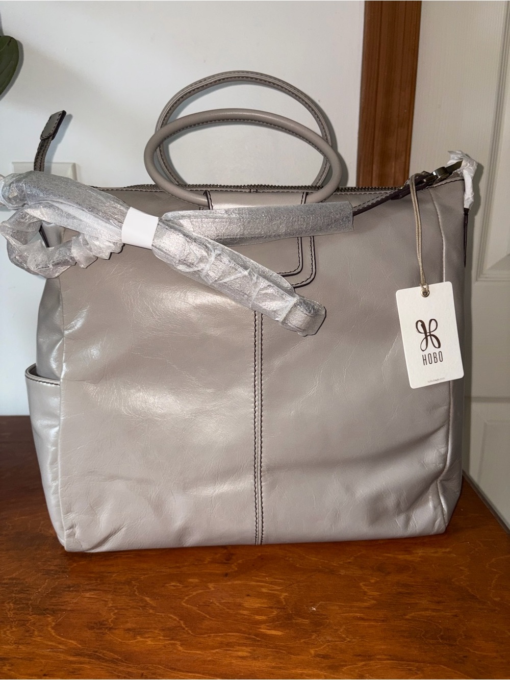 HOBO Sheila Women's Leather Tote Bag - Picture 5 of 14